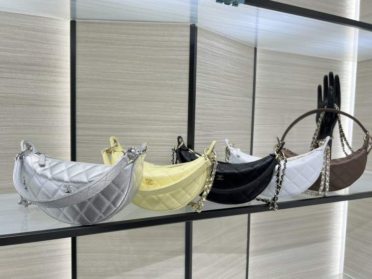 Picture of Chanel Handbags _SKUfw239879238fw